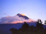 Antigua, vulcano Acatenango.jpg